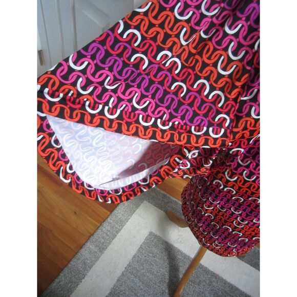 NWT  STUNNING  TRINA TURK ECHO CHAIN OF  REDS AND PINKS  SWIM COVER-UP. MED - Picture 4 of 5